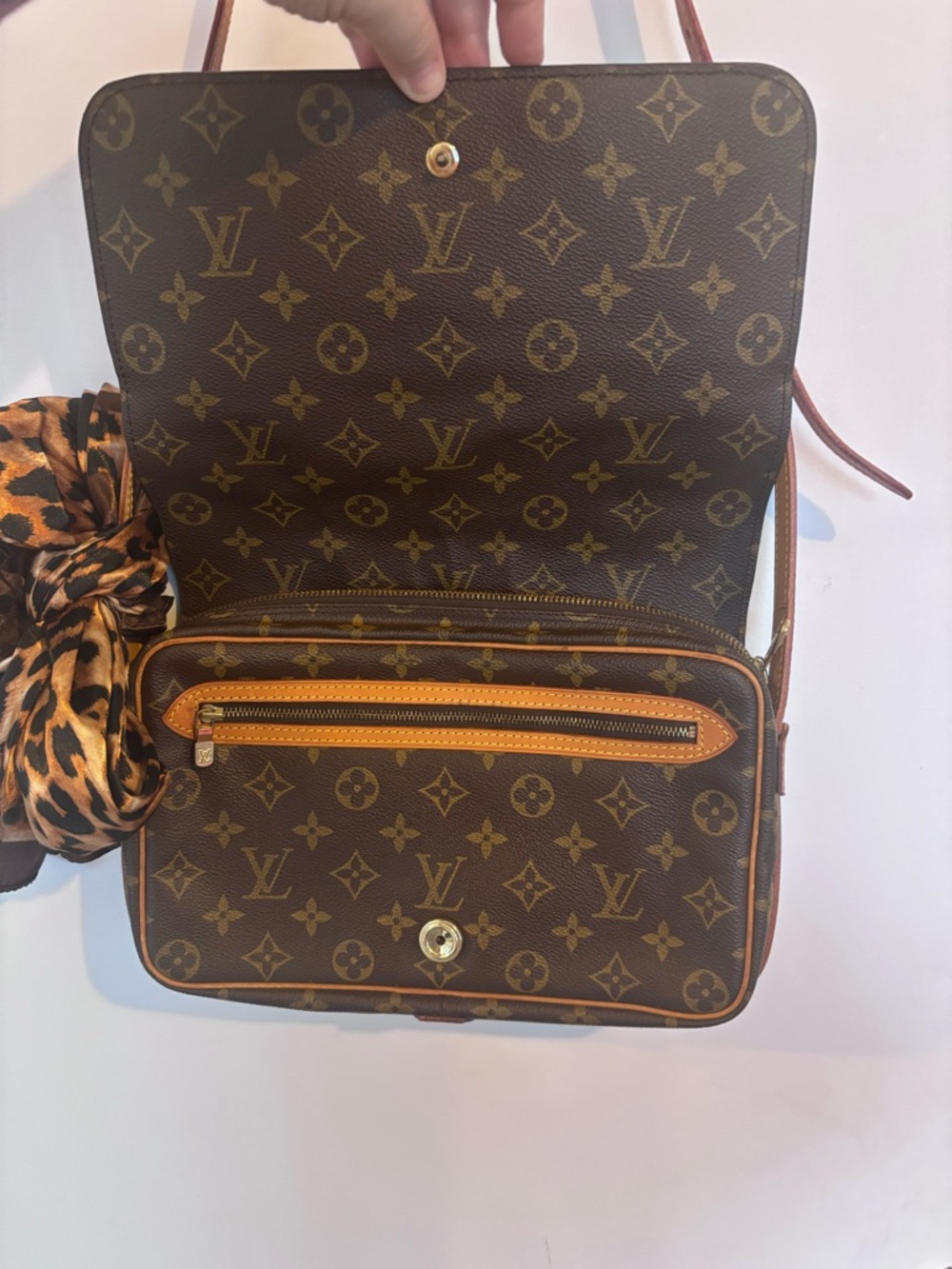 Louis Vuitton Vintage Crossbody w/COA - Picture 11 of 16